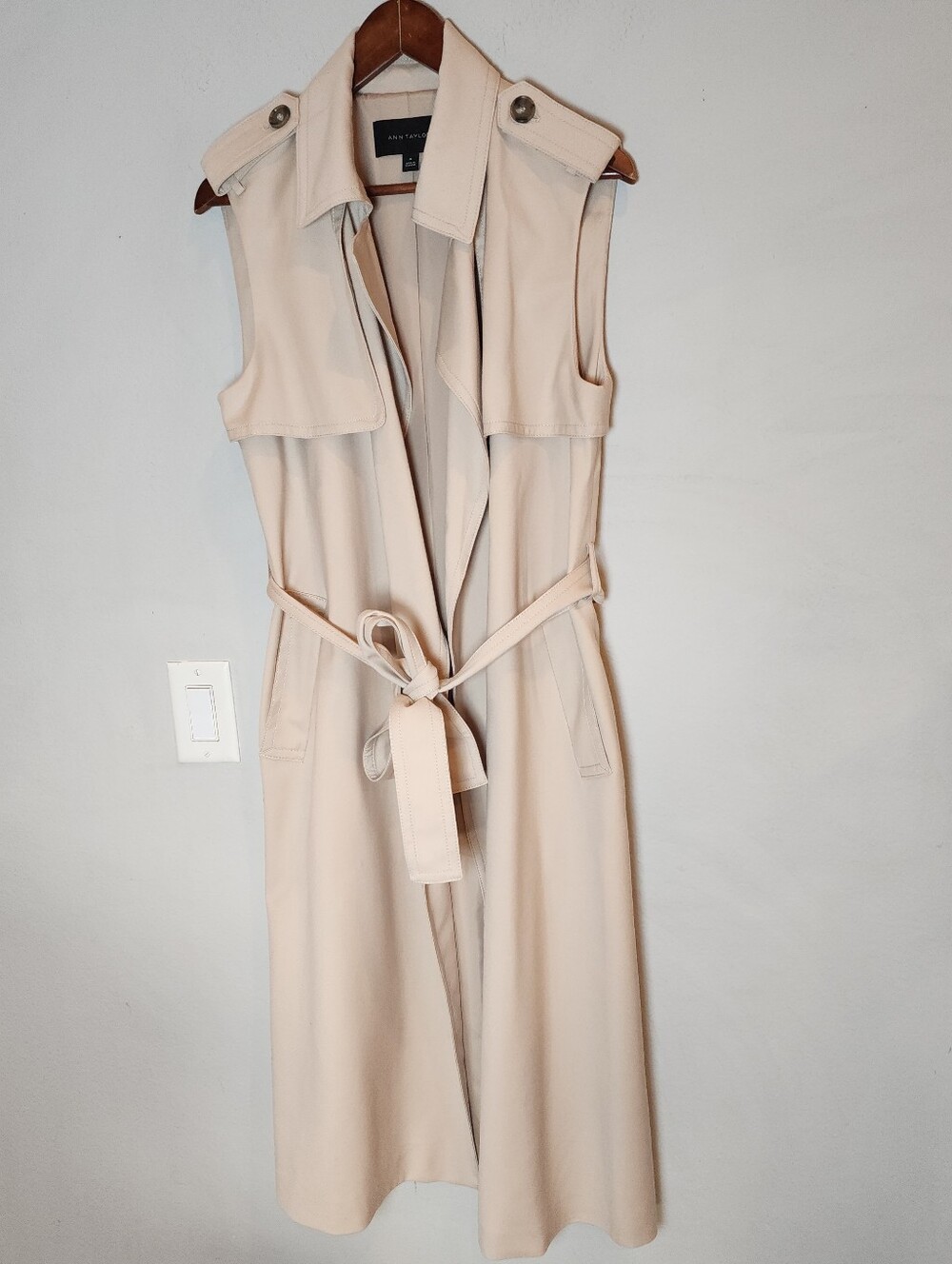 Ann Taylor Sleeveless Trench Coat Long Vest Beige Open Front Pockets Belt Medium